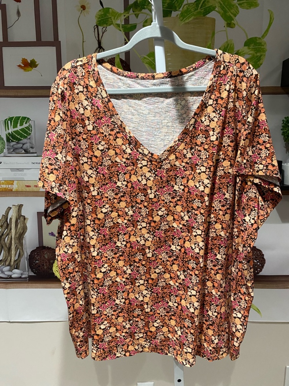 Old Navy Floral V-Neck Short Sleeve Top in Orange and Pink 3 X. Ptp is 29.